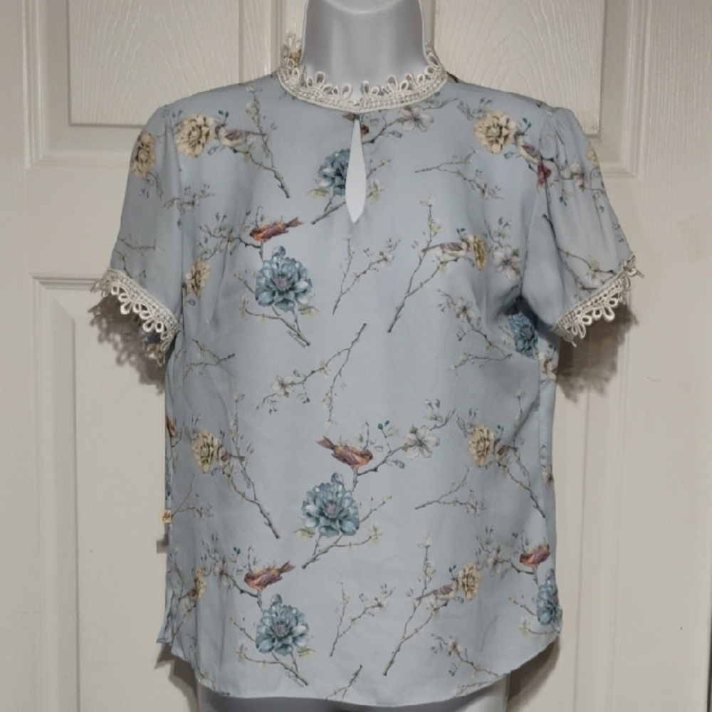 Chic Mariah Floral Lace Trim Women's Top